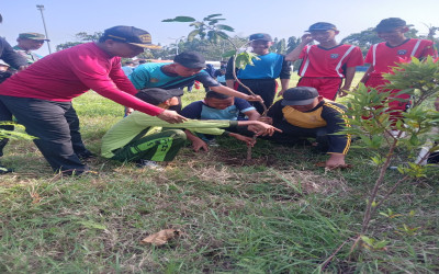 AKSI EKOLOGI SMK/SMA KECAMATAN INDRAMAYU: SMKN 2 INDRAMAYU TURUN LANGSUNG DIPIMPIN KEPALA SEKOLAH DAN KOLABORASI BERSAMA TNI DAN POLRI