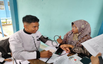 SMK Negeri 2 Indramayu Dukung Program Asta Cita Presiden Melalui Kerjasama dengan Puskesmas Margadadi mengadakan Cek Kesehatan Gratis Bagi Siswa