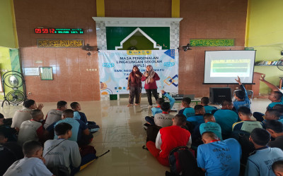 Mengenal Lingkungan Sejak Dini: Materi Ekologi Warnai MPLS SMKN 2 Indramayu