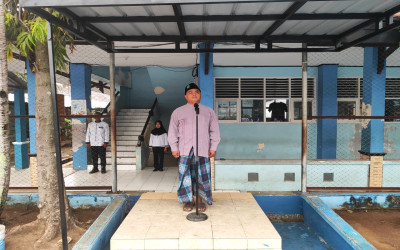 Meneladani Semangat Juang Santri dalam Kemerdekaan melalui Apel Peringatan Hari Santri 2025 di SMK Negeri 2 Indramayu